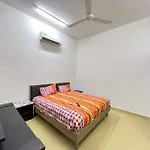 Royal Mumtaz Hostel